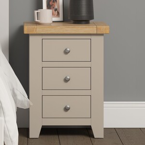 100-103-131 WINDSOR 3 DRAWER BEDSIDE - PUTTY/OAK