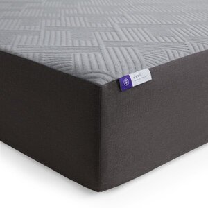 Medium comfort mattress with ActivAir memory foam and CoolSync technology